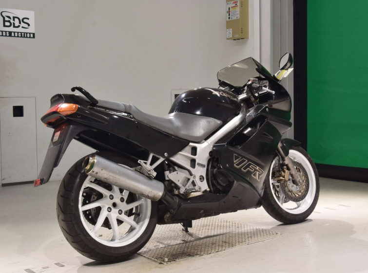 Мотоцикл Honda VFR750F з пробігом 3240 km