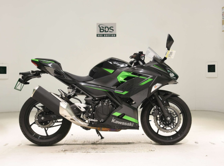 Мотоцикл Kawasaki NINJA400 з пробігом 4300 km