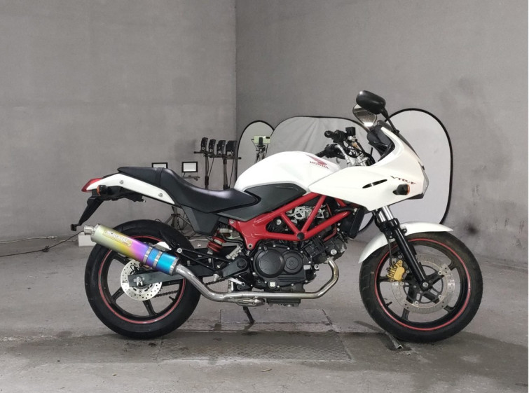 Мотоцикл Honda VTR250F з пробігом 15821 km