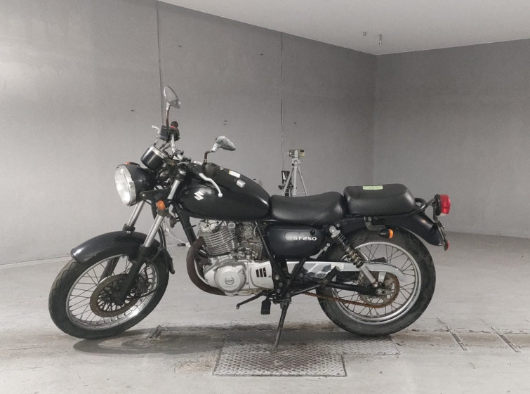 Мотоцикл Suzuki ST250 з пробігом 25980 km