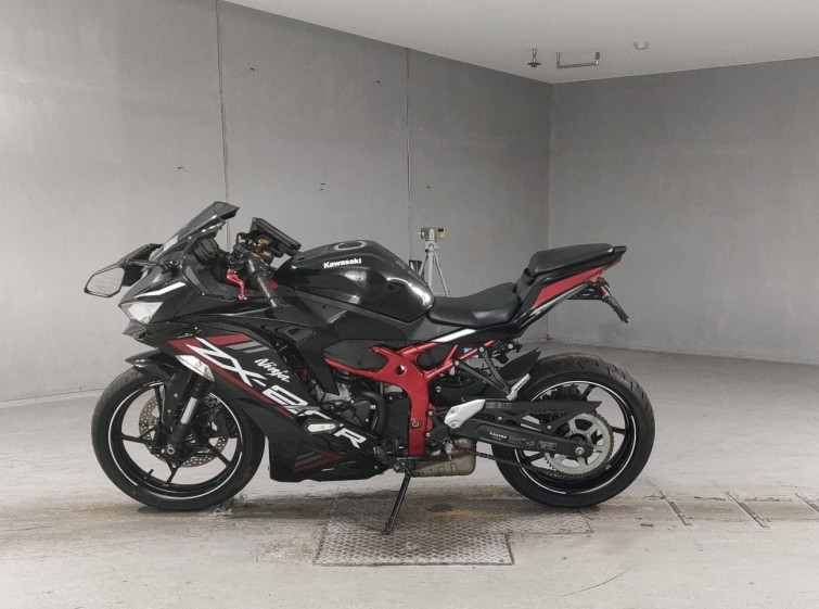 Мотоцикл Kawasaki NINJA ZX-25R з пробігом 9221 km