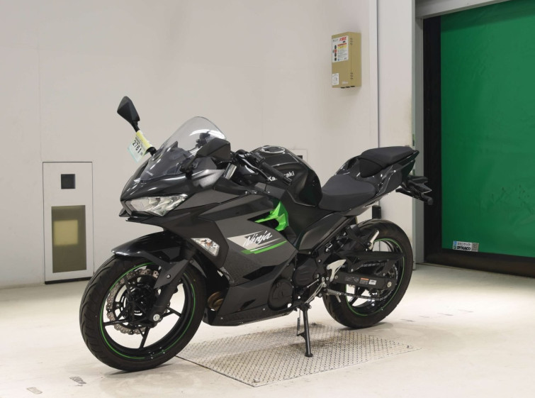 Мотоцикл Kawasaki NINJA250 з пробігом 4228 km