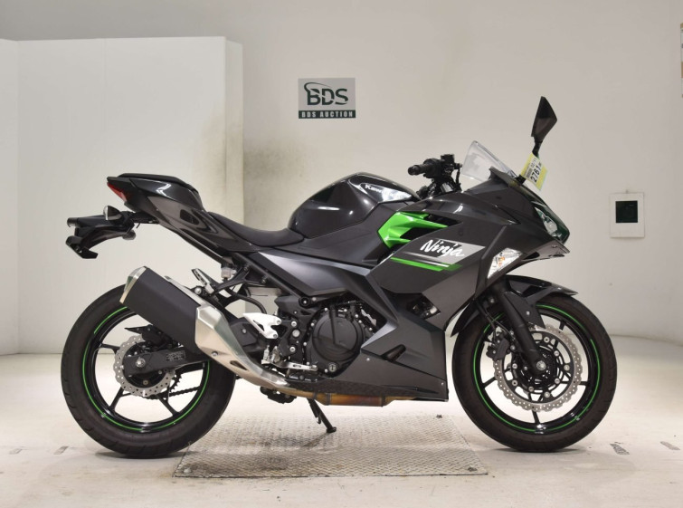 Мотоцикл Kawasaki NINJA250 з пробігом 4228 km