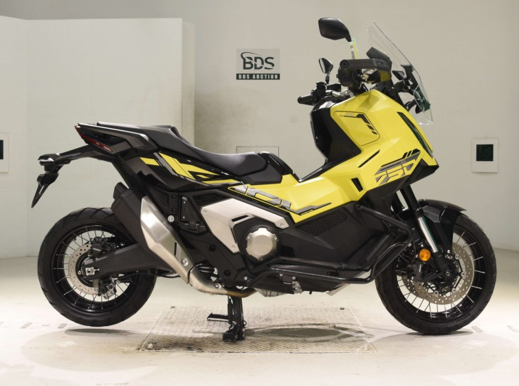 Мотоцикл Honda X-ADV750-2 з пробігом 5249 km