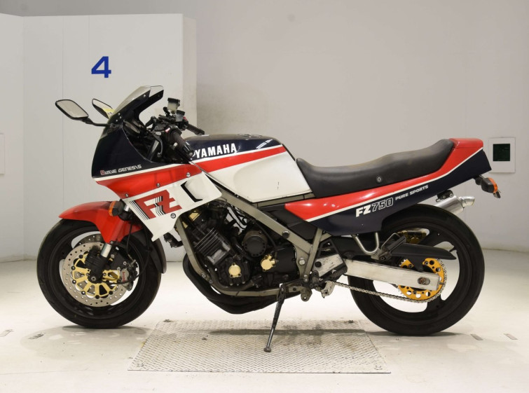 Мотоцикл Yamaha FZ750 с пробегом 68150 km