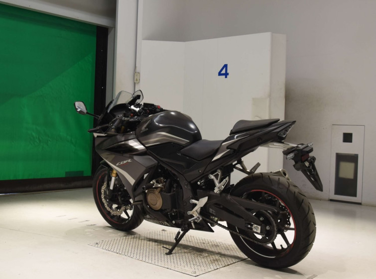 Мотоцикл Honda CBR400R з пробігом 4253 km