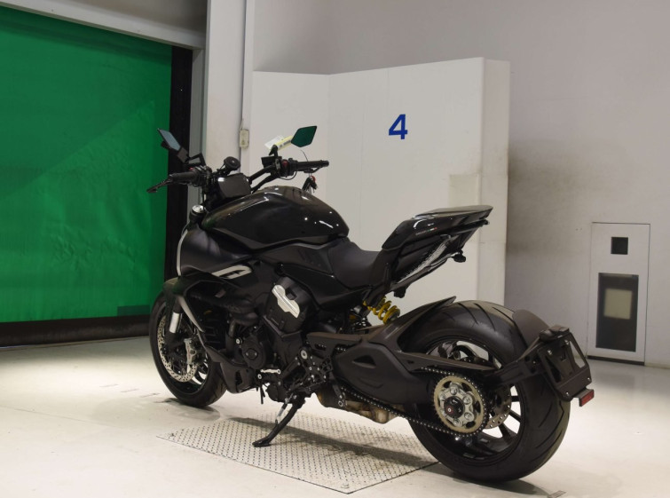 Мотоцикл Ducati DIAVEL з пробігом 1163 km