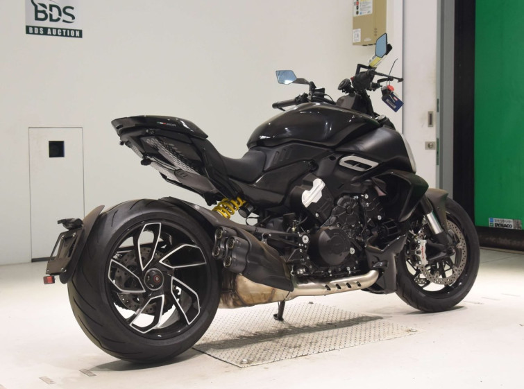 Мотоцикл Ducati DIAVEL з пробігом 1163 km