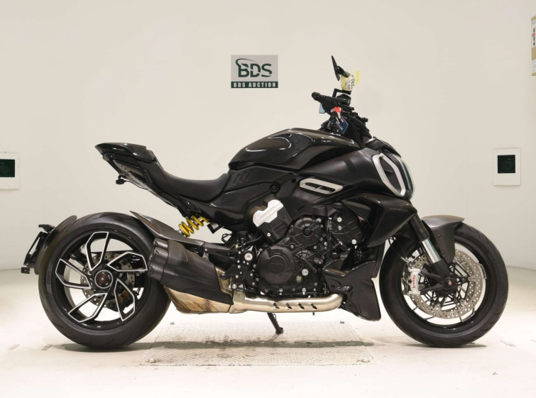 Мотоцикл Ducati DIAVEL з пробігом 1163 km