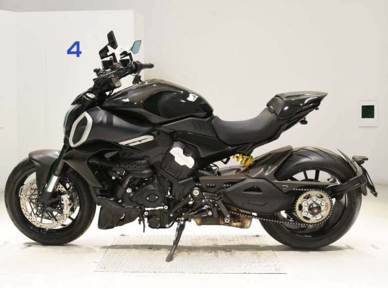 Мотоцикл Ducati DIAVEL з пробігом 1163 km