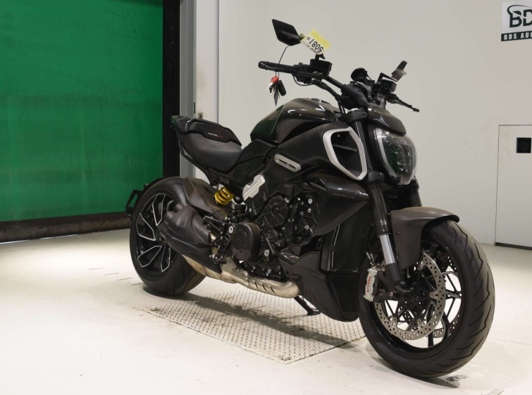 Мотоцикл Ducati DIAVEL з пробігом 1163 km