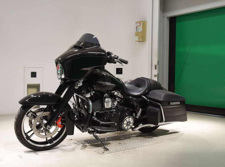 Мотоцикл HD SREET GLIDE FLHXS1690 з пробігом 4265 km