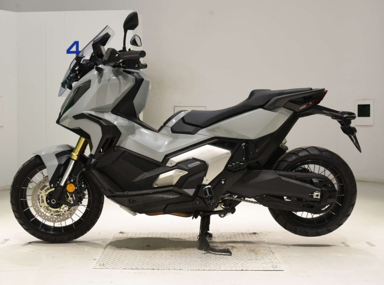 Мотоцикл Honda X-ADV750 з пробігом 3119 km