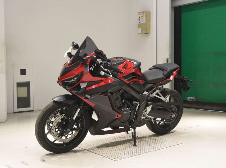 Мотоцикл Honda CBR650R с пробегом 13673 km