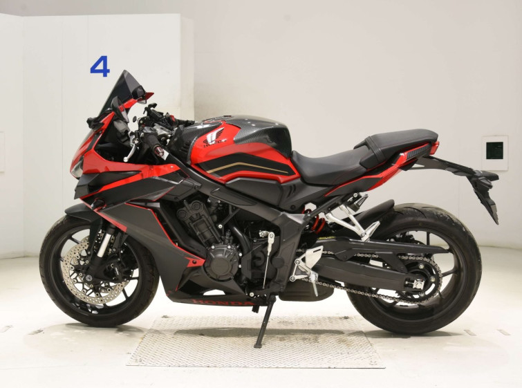 Мотоцикл Honda CBR650R с пробегом 13673 km