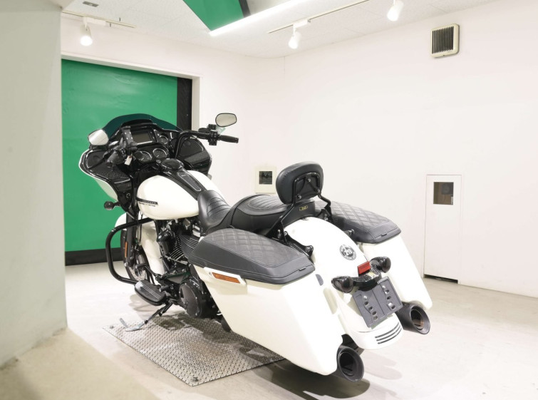 Мотоцикл HD ROAD GLIDE FLTRXS1750 з пробігом 17317 km