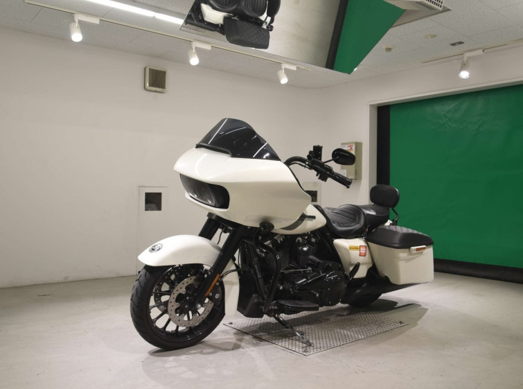 Мотоцикл HD ROAD GLIDE FLTRXS1750 з пробігом 17317 km