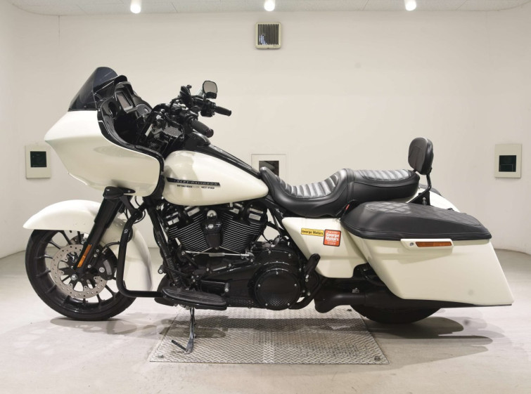 Мотоцикл HD ROAD GLIDE FLTRXS1750 з пробігом 17317 km