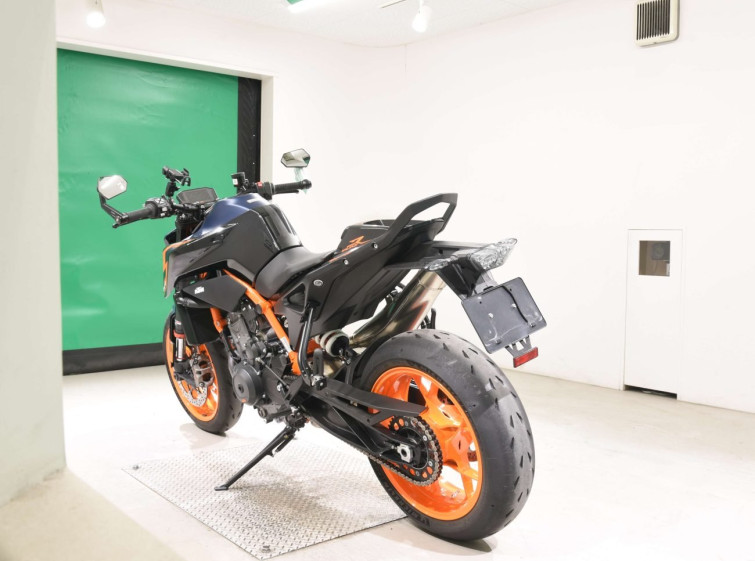 Мотоцикл KTM 890 DUKE R з пробігом 2952 km