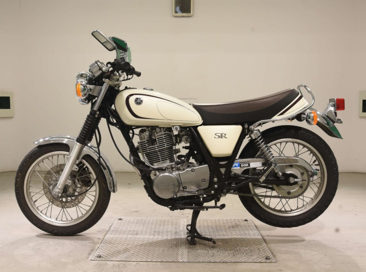Мотоцикл Yamaha SR400