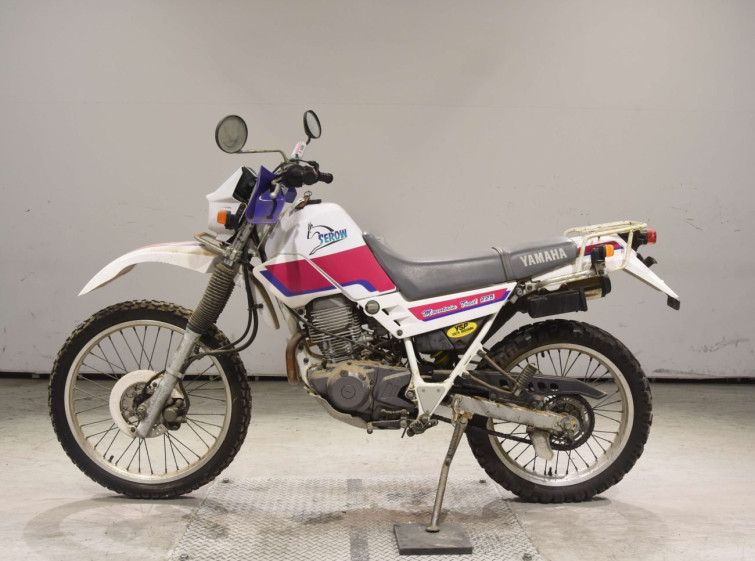 Мотоцикл Yamaha SEROW XT225