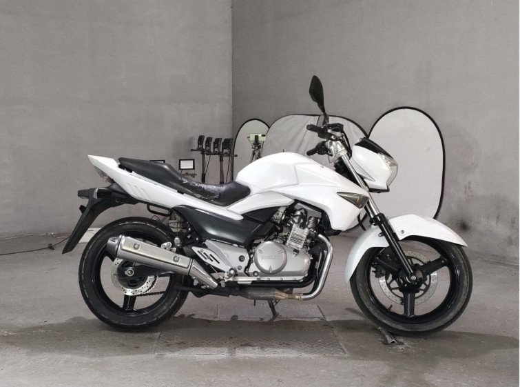 Мотоцикл Suzuki GSR250 с пробегом 56557 km