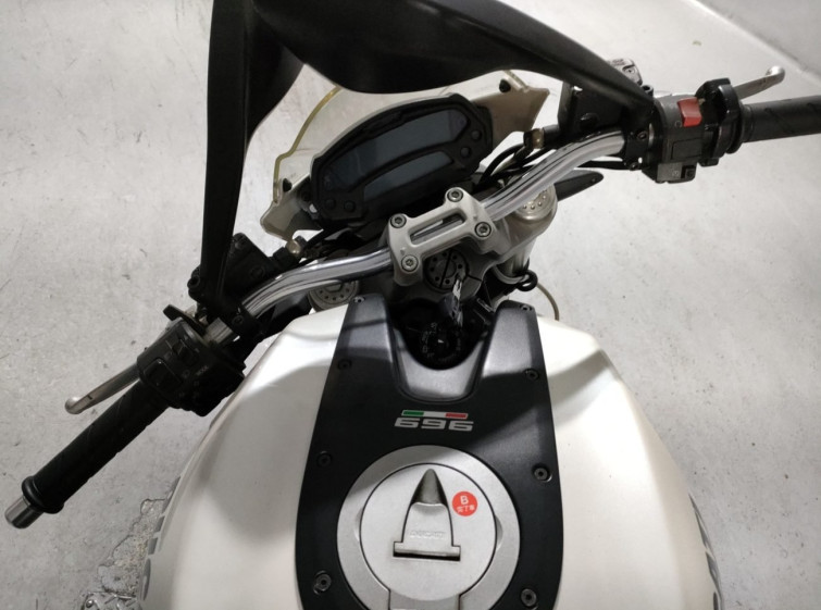 Мотоцикл Ducati MONSTER 696 PLUS с пробегом 29165 km