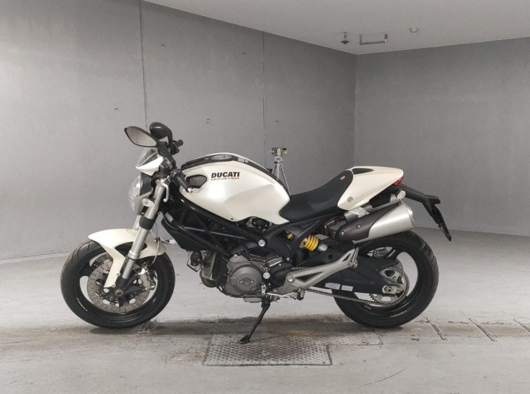 Мотоцикл Ducati MONSTER 696 PLUS с пробегом 29165 km