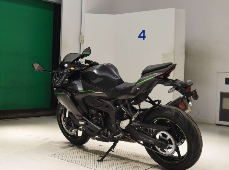 Мотоцикл Kawasaki ZX-4R SE с пробегом 10613 km
