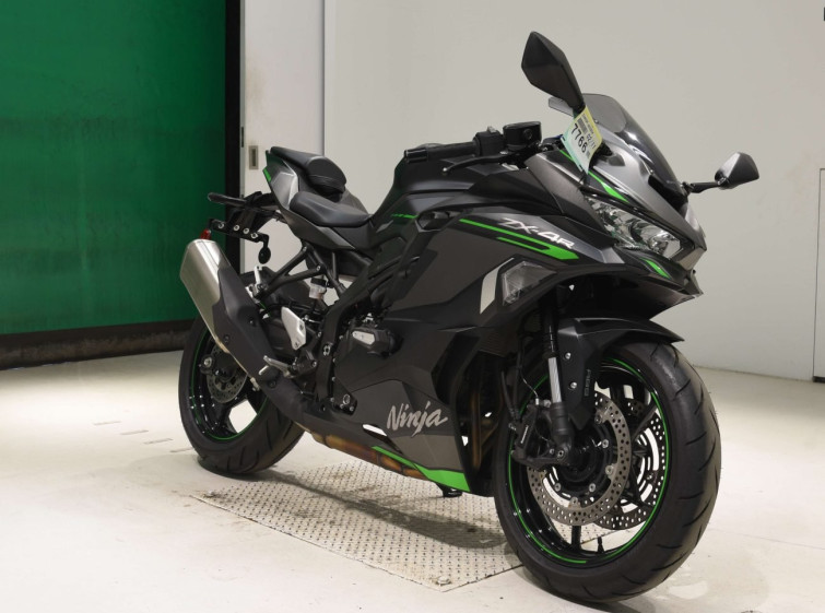 Мотоцикл Kawasaki ZX-4R SE с пробегом 10613 km