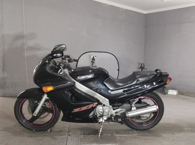 Мотоцикл Kawasaki ZZ-R250 з пробігом 12824 km