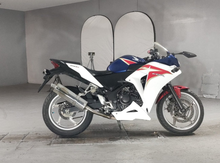 Мотоцикл Honda CBR250R з пробігом 15118 km