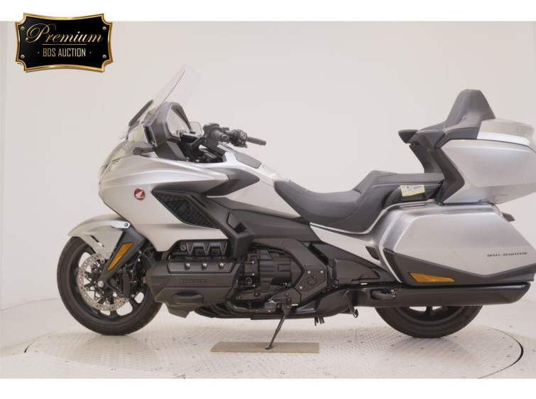 Мотоцикл Honda GL1800 с пробегом 327 km