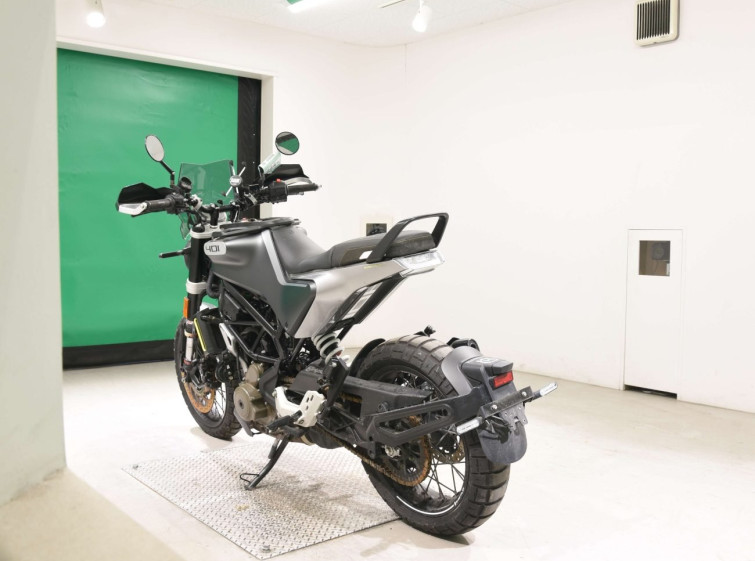 Мотоцикл Husqvarna SVARTPILEN 401 з пробігом 3648 km