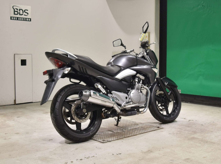 Мотоцикл Suzuki GSR250 з пробігом 15280 km