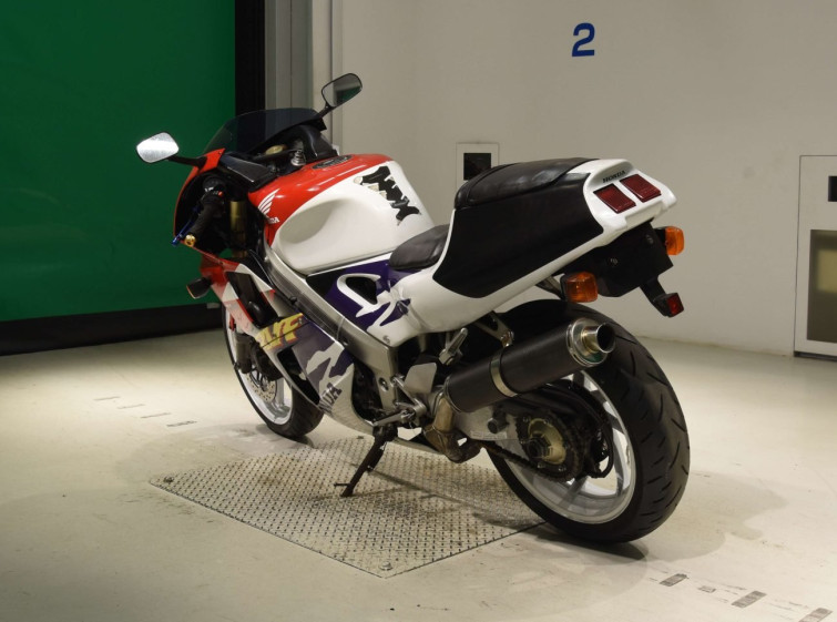 Мотоцикл Honda RVF400 з пробігом 35822 km