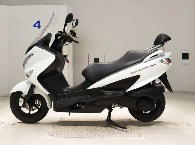 Мотоцикл Suzuki BURGMAN200