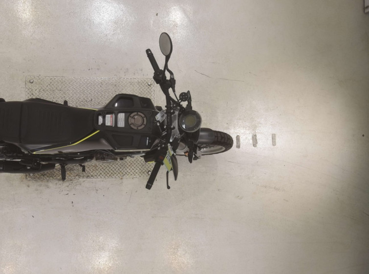 Мотоцикл Husqvarna SVARTPILEN 401 з пробігом 6776 km