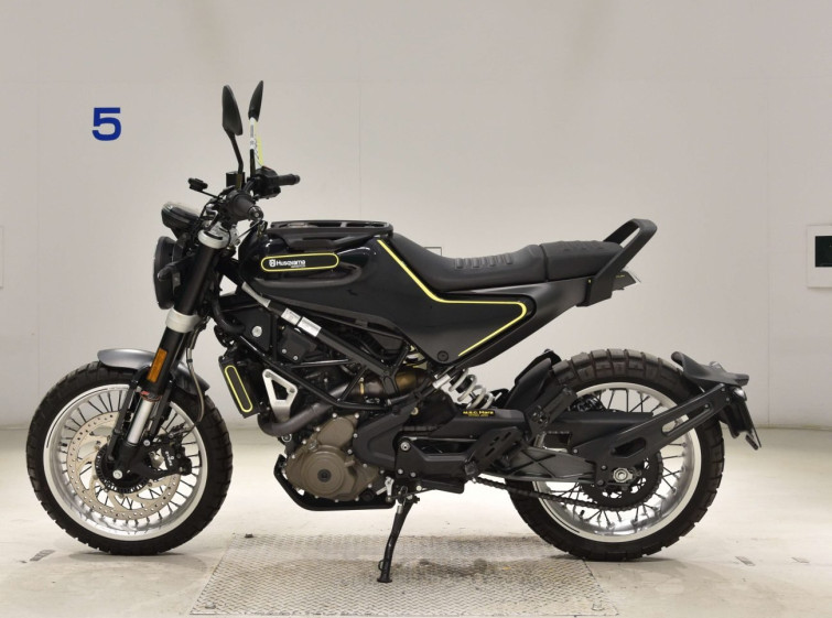 Мотоцикл Husqvarna SVARTPILEN 401 з пробігом 6776 km