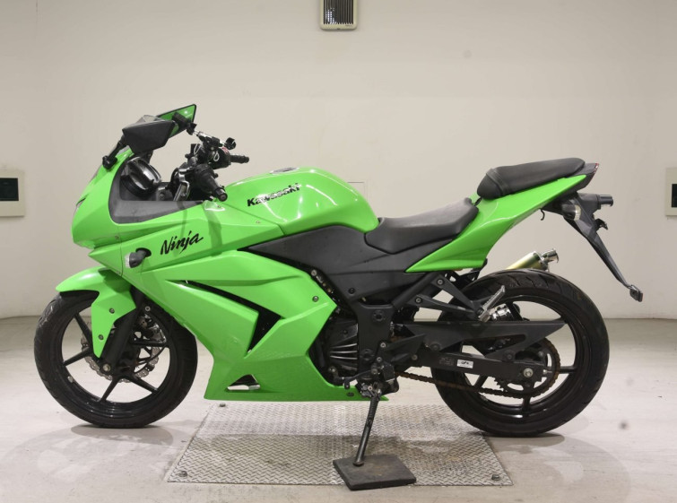 Мотоцикл Kawasaki NINJA250R с пробегом 15756 km