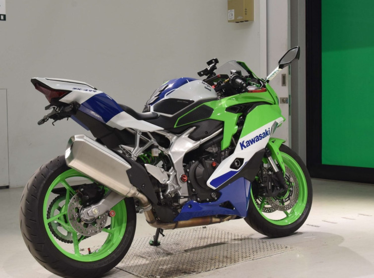 Мотоцикл Kawasaki ZX-4RR з пробігом 2751 km