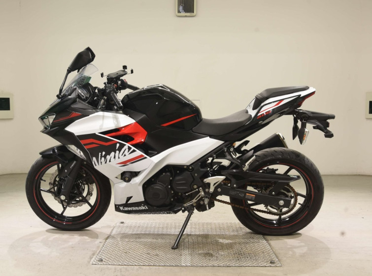 Мотоцикл Kawasaki NINJA400 з пробігом 24714 km