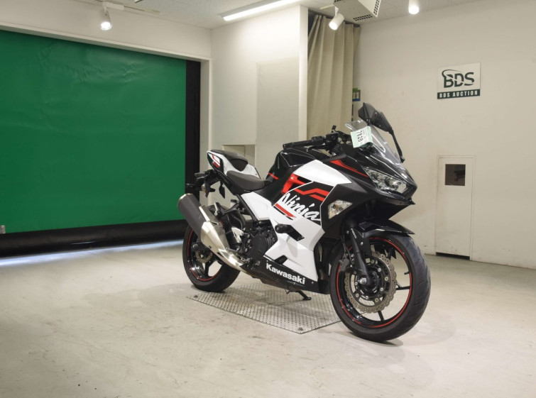 Мотоцикл Kawasaki NINJA400 з пробігом 24714 km