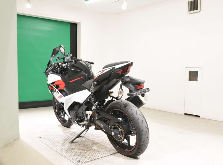 Мотоцикл Kawasaki NINJA400 з пробігом 24714 km