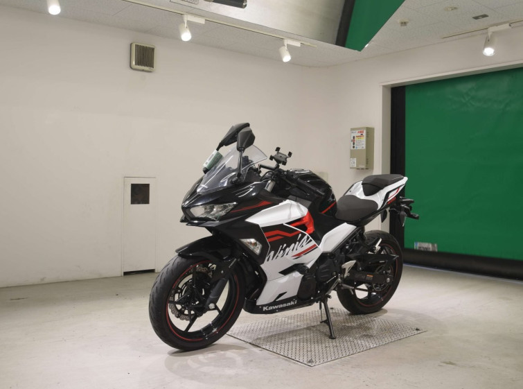 Мотоцикл Kawasaki NINJA400 з пробігом 24714 km