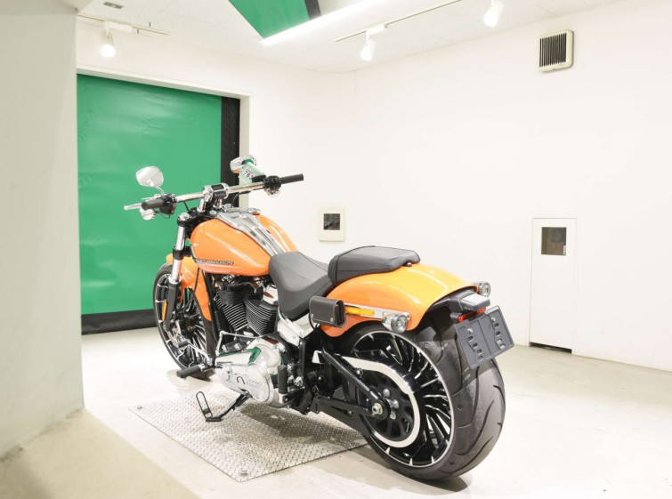 Мотоцикл HD FXBR1920 с пробегом 214 km