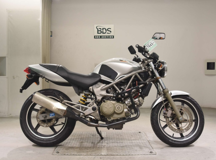 Мотоцикл Honda VTR250 з пробігом 81995 km