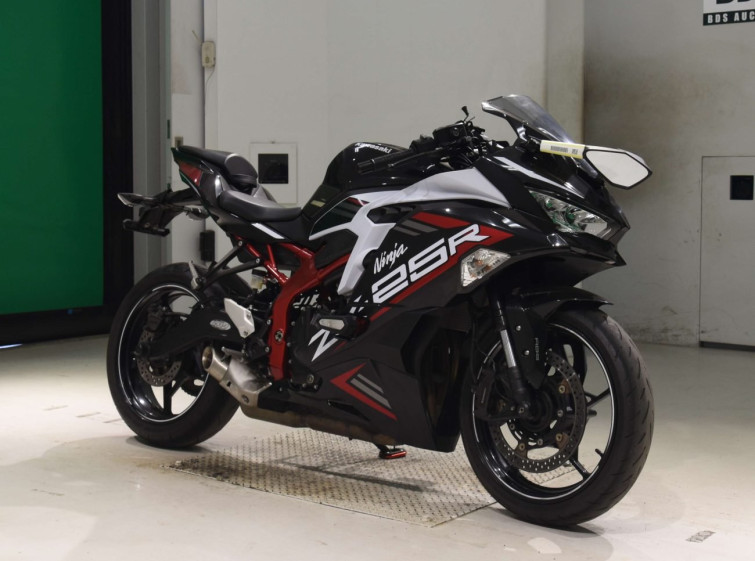 Мотоцикл Kawasaki NINJA ZX-25R KRT с пробегом 9367 km