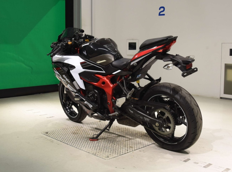 Мотоцикл Kawasaki NINJA ZX-25R KRT с пробегом 9367 km