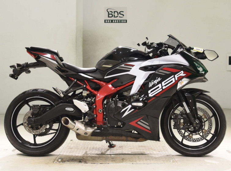 Мотоцикл Kawasaki NINJA ZX-25R KRT с пробегом 9367 km